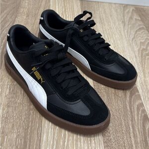 Women Puma Black & White Sneakers with Gum Sole